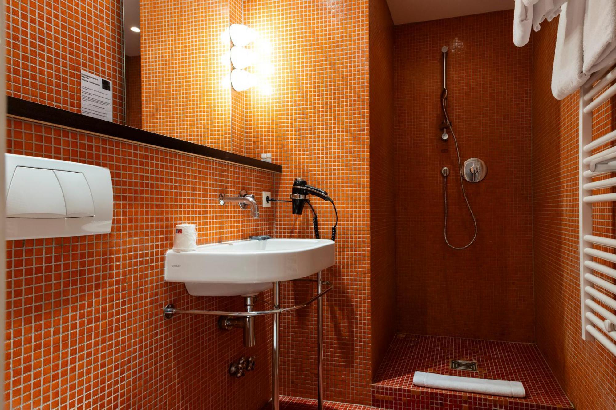 Hotel Burrhus Vaison-la-Romaine Buitenkant foto